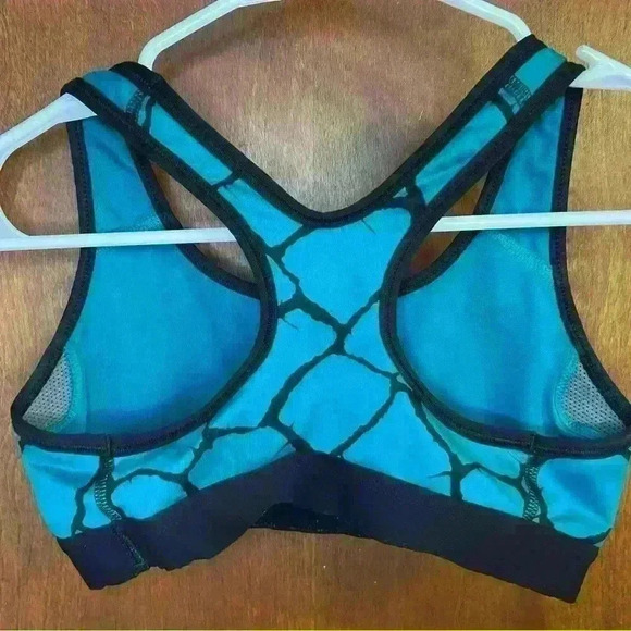 Women’s Nike Dri Fit sports bra - Picture 2 of 3